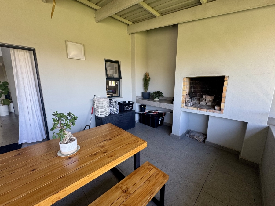 To Let 2 Bedroom Property for Rent in Royal Ascot Western Cape